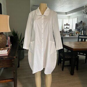 RISONA Oversized @ the Hips w/ LG. Pockets Long Sleeve White Dress